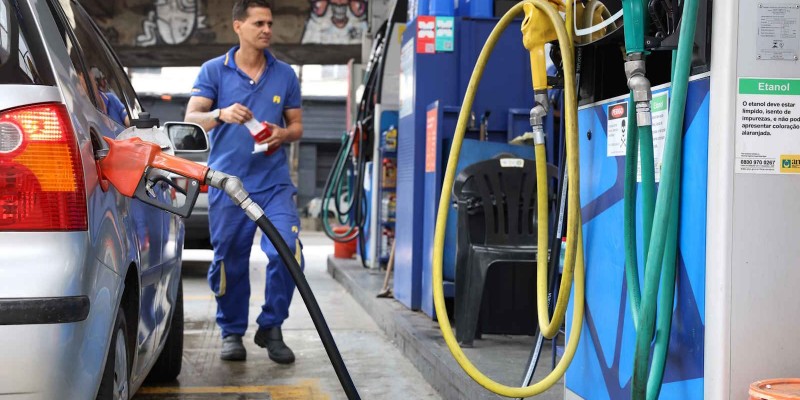 Governo inicia em janeiro testes para mistura de 35% de etanol na gasolina
