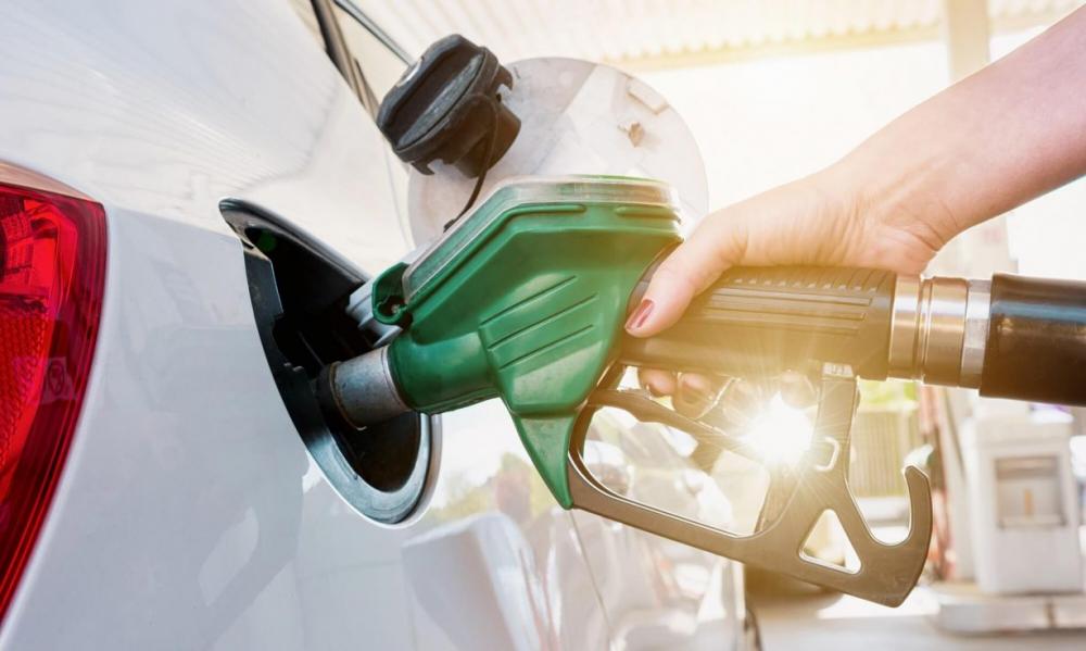 Brasil, o líder produtor mundial de etanol, pode lucrar com o aumento da mistura do etanol na gasolina de 20% adotada pela Índia Brasil, o líder produtor mundial de etanol, pode lucrar com o aumento da mistura do etanol na gasolina de 20% adotada pela Índia