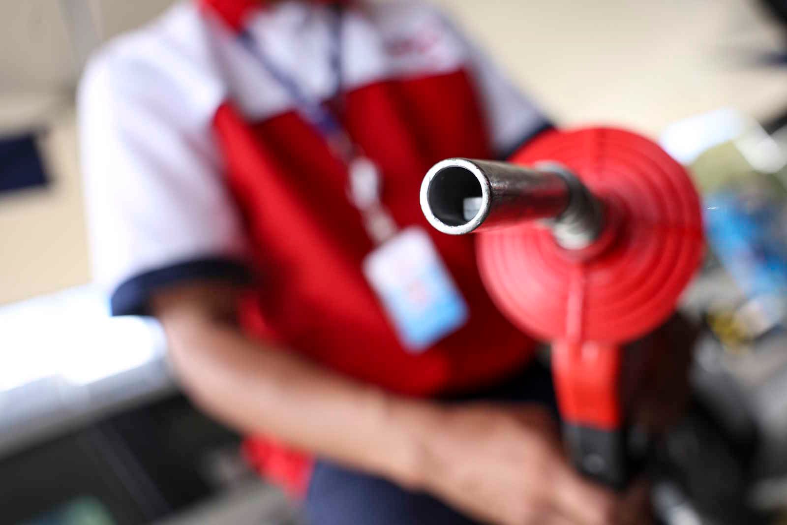 Preços do etanol seguem em alta nos postos, mas os da gasolina recuam